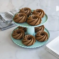 Nordic Ware Etagère ø 25 Cm Kunststof Blauw -Kookwinkel 50005 dessert stand 02 780x780 81066.1617722754.1280.1280