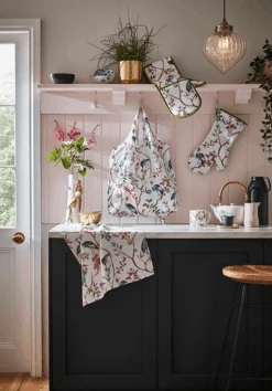 Ulster Weavers Oriental Birds Theemuts Katoen Crème -Kookwinkel oriental birds main klein 3